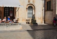 Reconstruction of the Walls